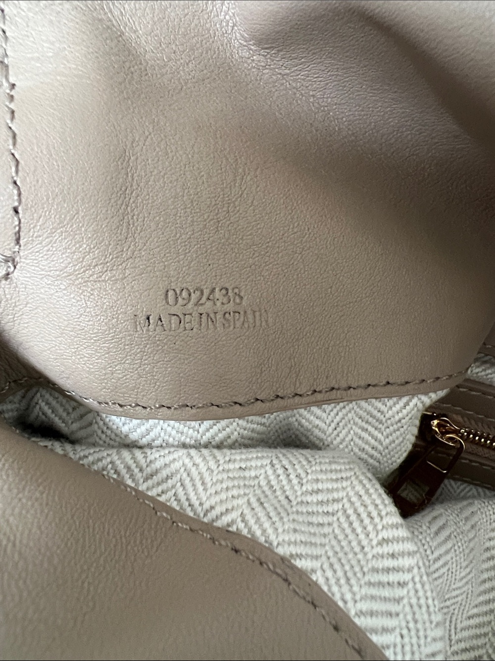 Loewe Soft Cream Leather Shoulder Bag - Picture 7 of 8